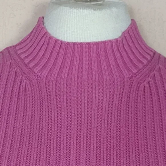 Women's Mock-Neck Cable-Knit Sleeveless Sweater - Picture 6 of 13